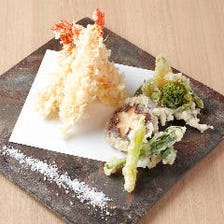 繊細な作業で創り上げるお料理の数々