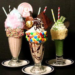 ニューヨーク生まれのデカ盛りトッピングが特徴の新感覚シェイク