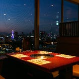 大阪の街の夜景を一望できる大変人気の高いお席