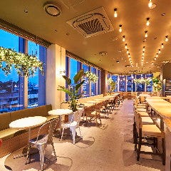 おしゃれな店内でお酒をお楽しみください♪