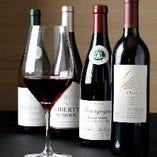 鉄板焼き料理に合うワインなどのお酒もご用意しております。