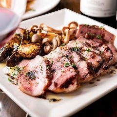 国産豚のグリルなど、イタリアンシェフが手がける本格料理を満喫