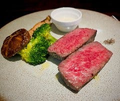 黒毛和牛炭火焼き&特製ドルチェ付き全8品プラン6.050円(税込)