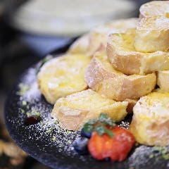 フレンチトースト、パンビュッフェ、デザートなど迷うほど豪華!