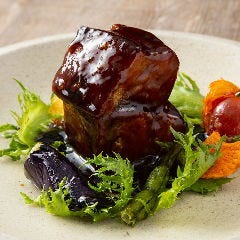 4.豚バラ肉の赤ワイン黒酢角煮酢豚