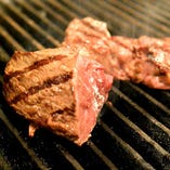 肉の素材を生かした焼き加減で