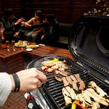 ★BBQプラン5,000円(税抜)
オーナー自ら厳選した美味しいお肉など、皆様でワイワイと盛り上がっていただける食材をご用意しております。持込もOKとなりますので、シャンパンや食べたい食材をお客様自身でご用意して、さらに豪華にするのもおすすめ♪職場宴会から女子会・誕生会などのお集りまで自由にお楽しみください！！