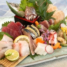 豊洲から毎日仕入れる鮮魚を盛合せで