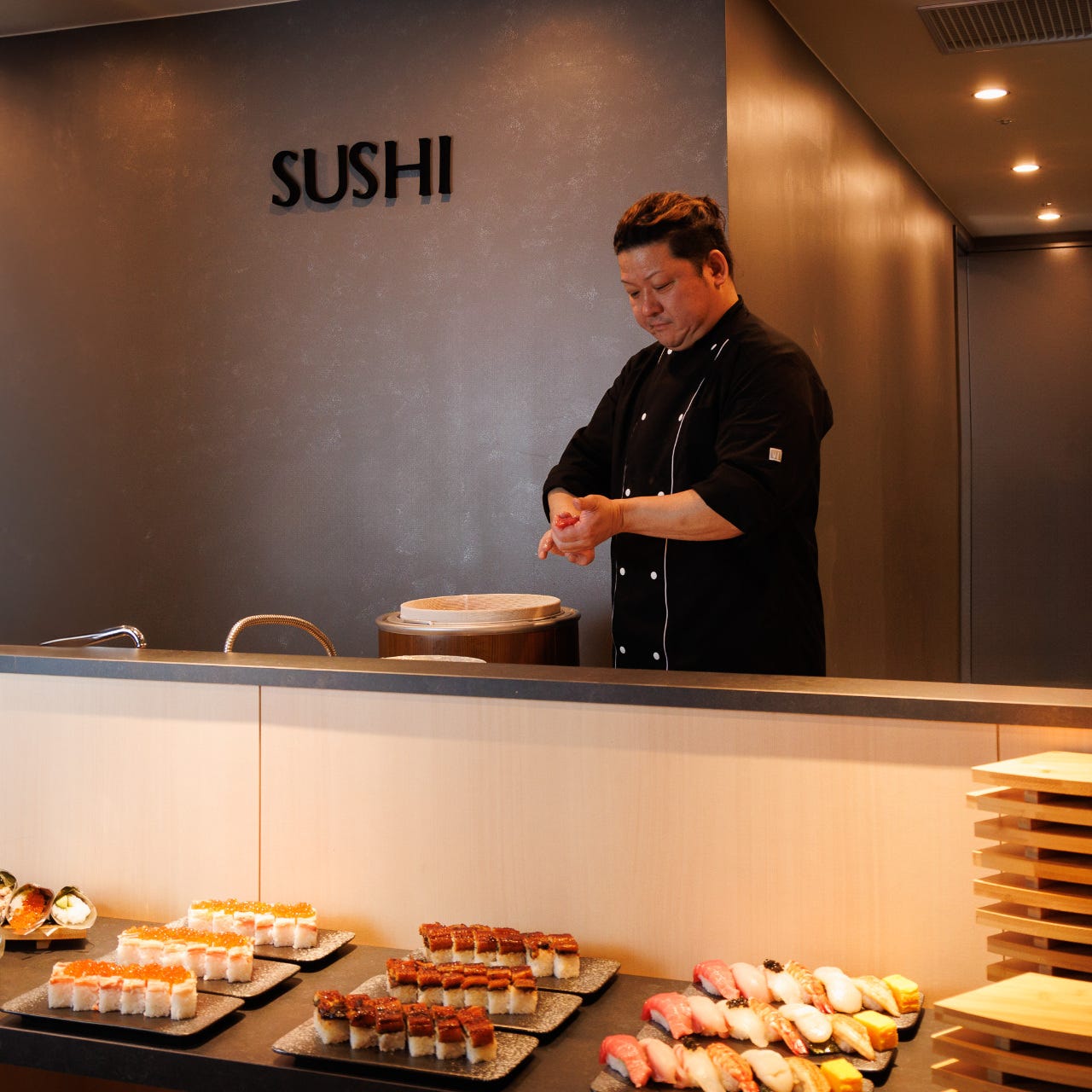 職人がライブキッチンでお届けする極上寿司は絶品！