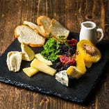 北海道産チーズとドライフルーツの盛り合わせ