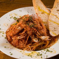 かにの旨味とトマトクリームソースのコクがパスタと相性抜群♪