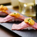 【自慢の逸品】
新鮮なお肉にうにを乗せたうにくは一押しです