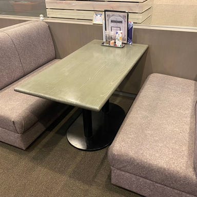 8屋(和牛ステーキ丼と欧風和牛カレーのお店)_ソファー席(1~4名様×6卓)