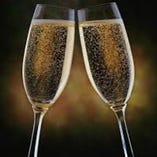 お店からのプレゼント♪乾杯シャンパンでお祝いの始まりを！※ソフトドリンクに変更可能です。