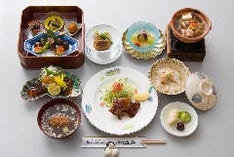 『料理会席』四季折々の品と一人用コーチンみそ鍋の組み合わせコース