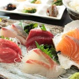 【産直鮮魚】
産地直送の新鮮な鮮魚をご提供