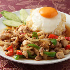 ガパオライス(鶏肉とバジル炒めご飯) 隠れ家居酒屋ダイニング 食べ放題 SITA 中目黒本店_ガパオライス(鶏肉とバジル炒めご飯)