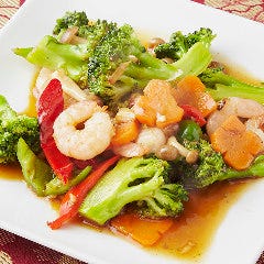 ブロッコリー・マッシュルーム・エビのオイスターソース炒め 隠れ家居酒屋ダイニング 食べ放題 SITA 中目黒本店_ブロッコリー・マッシュルーム・エビのオイスターソース炒め