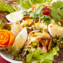 ナスと豚バラのサラダ 隠れ家居酒屋ダイニング 食べ放題 SITA 中目黒本店_ナスと豚バラのサラダ