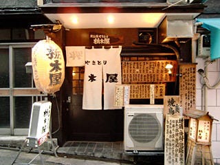 玄関の写真です。江戸文字で商品をお知らせしています。 