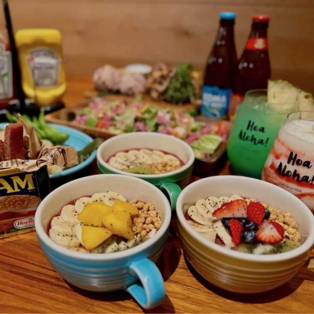 ミックスベリーやバナナを使った2種のアサイーボウル