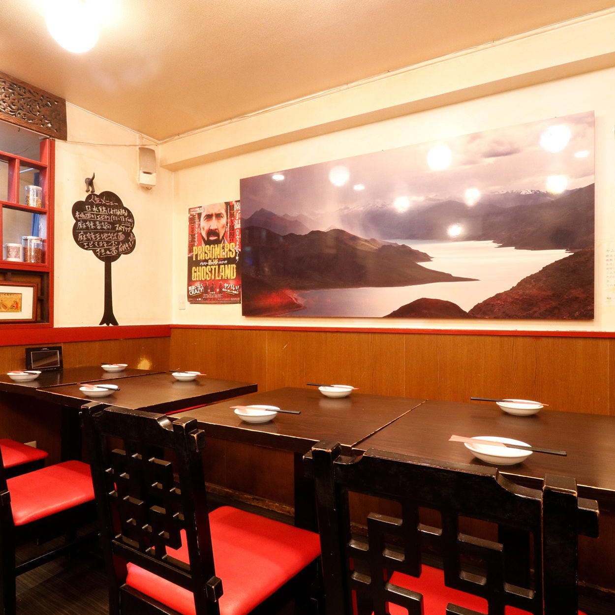 中華料理店のテーブルと椅子(歌舞伎町)