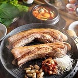 【カリッとジューシー】韓国料理サムギョプサル1,250円～を満喫