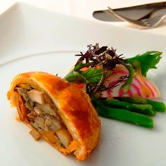 サザエと茸のパイ包み焼き