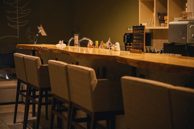 CAFE ＆ BAR POKKE(カフェアンドバーポッケ)（六本木/ダイニングバー 