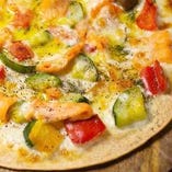 スモークサーモンとグリル野菜のピザ/Pizza Smoked Salmon & Vegetable