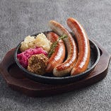 特製ドイツソーセージ3種盛り／Three Sausage Platter