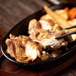 【沖縄食材】
肉も魚も県産！沖縄の味を味わい尽くせます。