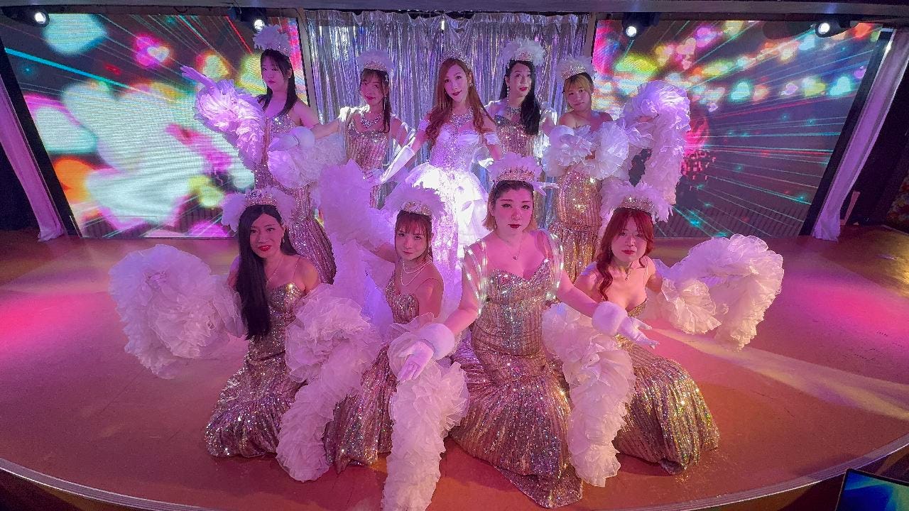 ひげガール 新宿歌舞伎町店_1日2回のキラキラショータイム！
3ヶ月に1回新作が登場♪