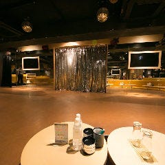 ひげガール 新宿歌舞伎町店_ステージ正面の特等席