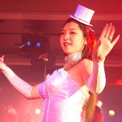 ひげガール 新宿歌舞伎町店_【ある日のショー】華麗なダンスタイム