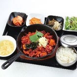 ”鉄焼”ダッカルビ飯
【キムチ・ナムル2種・サラダ・おでんポックム・スープ・ご飯付】