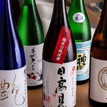 季節酒や希少酒など、様々な種類の日本酒で舌鼓