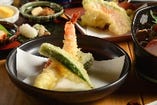 本格天ぷらをお値打ちに食べられる。本日のおまかせは3300円～