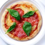 ミラノサラミのマルゲリータピザ
