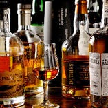 スコットランド「アイラ島」で蒸留されるアイラウイスキー。スモーキーなピート香が特徴です。