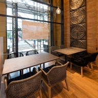 クラフトビアホール モスプレミアム 桜木町クロスゲート店_4人席