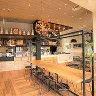 クラフトビアホール モスプレミアム 桜木町クロスゲート店_開放的な店内で大人数パーティー!