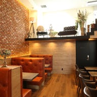 クラフトビアホール モスプレミアム 桜木町クロスゲート店_6人掛けのソファ