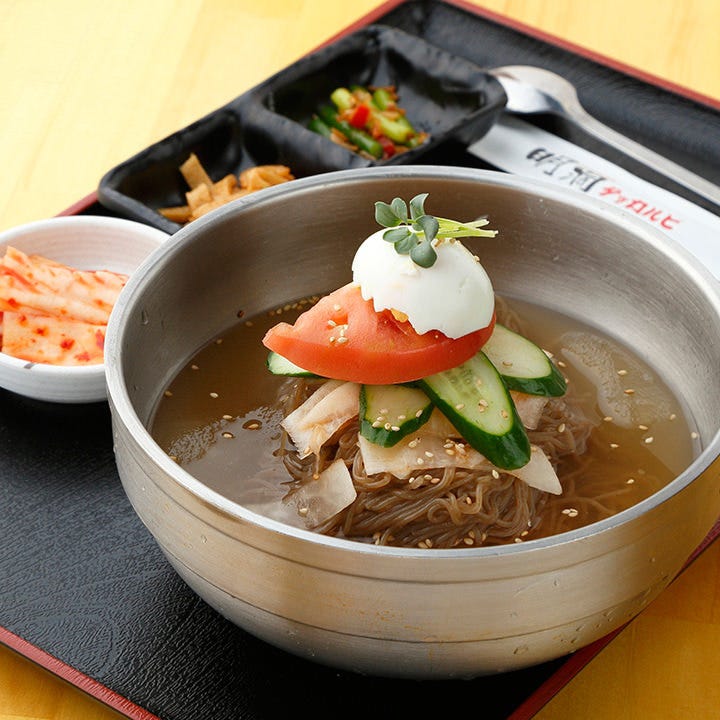 日本の暑い夏には最高のお料理「冷麺」！