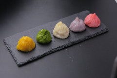 見た目も味も完璧！SNS映え間違いなくの一品 「五色小籠包」