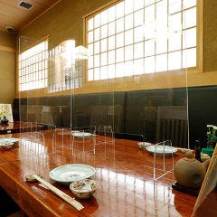 和を感じる落ち着いた空間でゆったりと寛ぎながらお食事を堪能