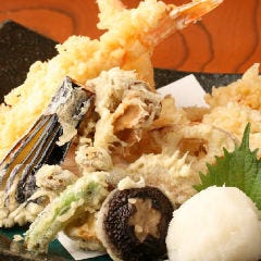 全国各地の旬の食材を天ぷらやからあげなど多彩な調理法でご提供