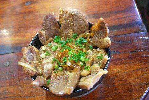 大沼駒ヶ岳産の豚を使用
豚丼特盛り１２００円