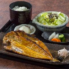 小田原直送鮮魚の干物を備長炭で焼いた自慢の料理