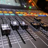 照明、音響設備、BGM、マイク、プロジェクター使用料